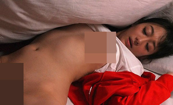 西野翔作品番号URE-046 C罩杯人妻老师拒绝青梅竹马遭轮奸