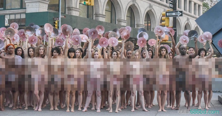不满审查机制禁艺术性裸露 近百人FB总部全裸示威！
