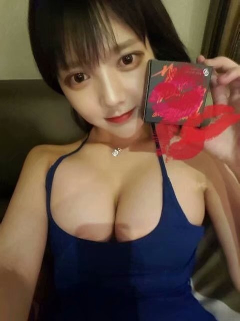 韩国超胸清纯唯美正妹 童颜巨乳美女宽衣露胸