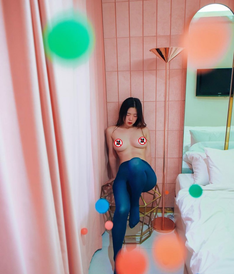 邪恶美女丝袜美腿 丝袜小姐姐全裸三点若隐若现