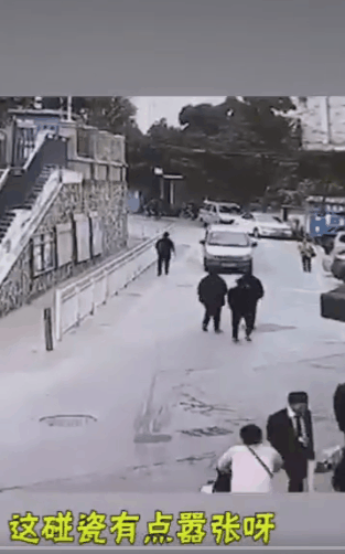 奇葩碰瓷事件 女儿不愿碰瓷老妈亲自上阵