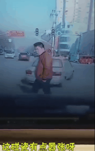 奇葩碰瓷事件 女儿不愿碰瓷老妈亲自上阵