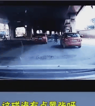 奇葩碰瓷事件 女儿不愿碰瓷老妈亲自上阵