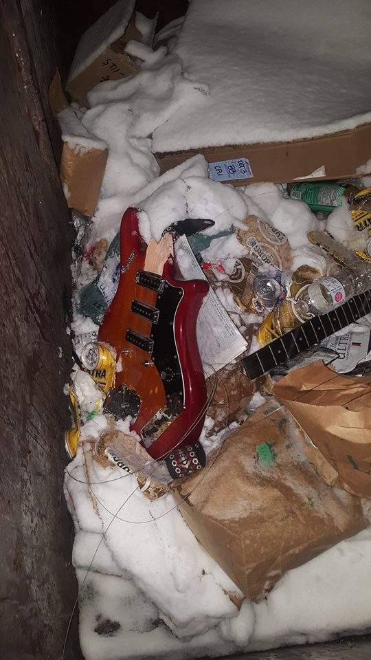 史上最疯狂乐团解散宣言 女友被吉他手搞了七年