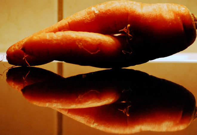 果蔬界“正妹”美腿胡萝卜 性感交叉双腿魅力无限