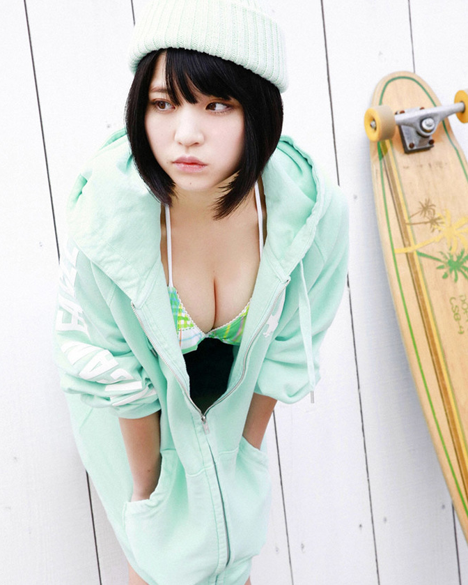 陶瓷娃娃根本凪性感比基尼写真 G罩杯巨乳乳沟诱人