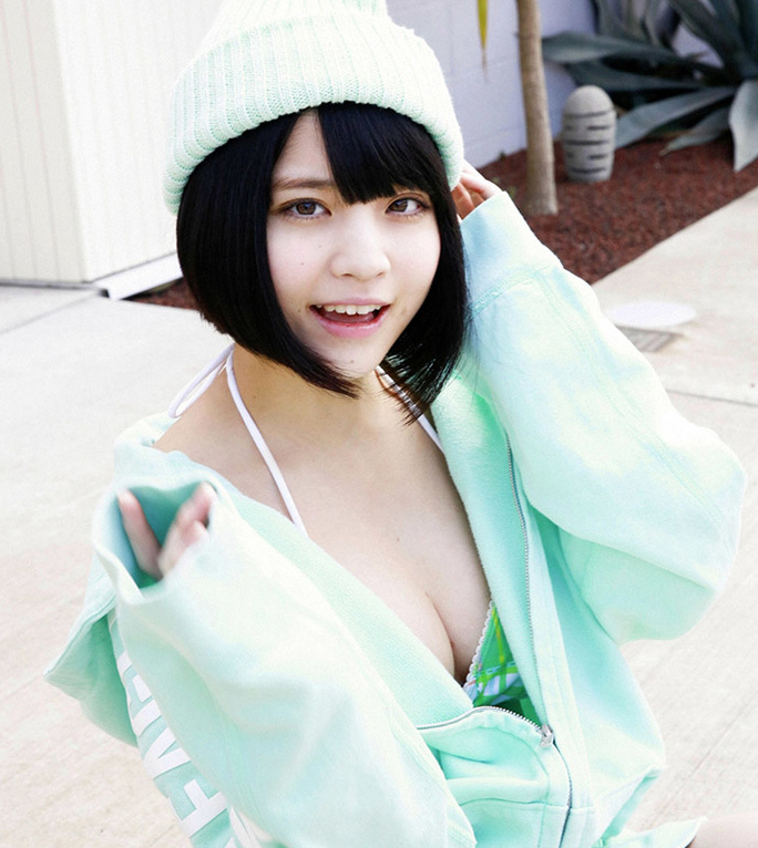 陶瓷娃娃根本凪性感比基尼写真 G罩杯巨乳乳沟诱人