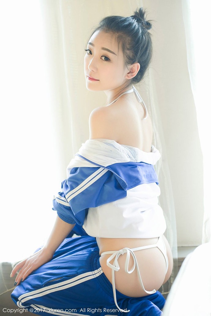 校服穿成这样，就不能全脱了吗？国产「制服诱惑」光眼神就让人不行了！