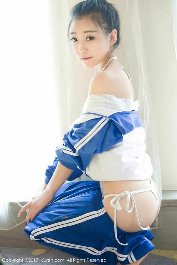 校服穿成这样，就不能全脱了吗？国产「制服诱惑」光眼神就让人不行了！