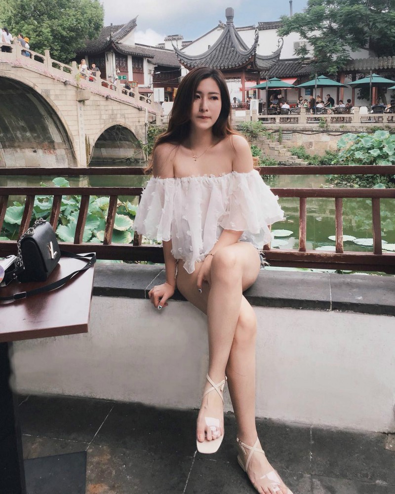 女神级正妹Jovin Chan 修长性感美腿超吸睛