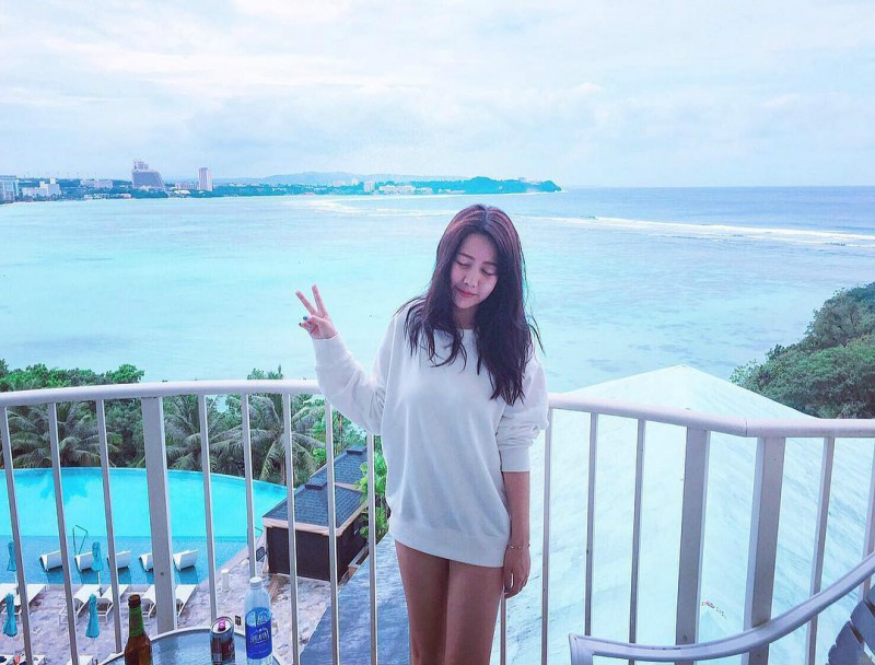 台湾巨乳正妹夏筠婷 试穿比基尼包不住性感爆乳