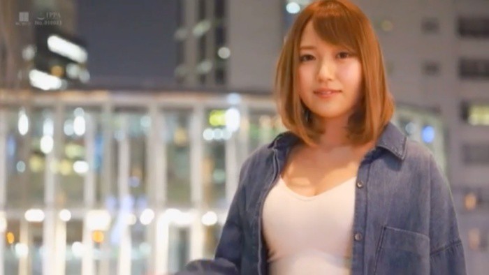 唸完书回来啦！超絶美少女、望月あられ人生初中出！