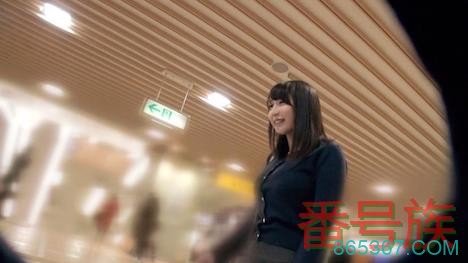 天然的身材优势，农村女孩决定靠自己的爆乳拍片！