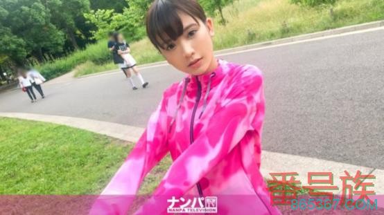 秾纤合度的慢跑妹子希望你陪她到饭店「收操」！