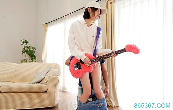 MIFD-062: 短发吉他女神冈本真忧在床上敏感湿到不行!