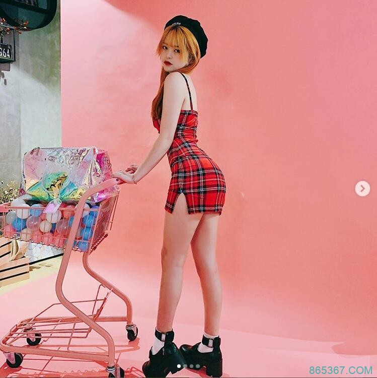 才宣布进军暗黑界！米砂旗袍这样穿网惊走光了