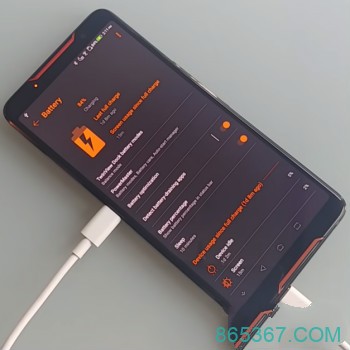 「自己的电自己充」的华硕ROG Phone，简直是世界首款永动机手机