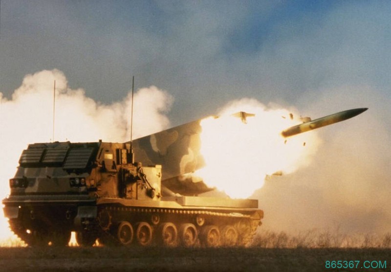 无坚不摧：国产新型火箭炮曝光 可一次齐射40发