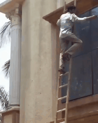 今日搞笑GIF动态图202005013：功夫终于练成了！！媳妇老是这样给我放烟，不明白是什么意思？