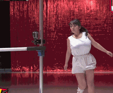 今日搞笑GIF动态图20200427：新郎这体力晚上会不会有问题的！漂亮美女的跳高方法，真可爱，好想抱抱她