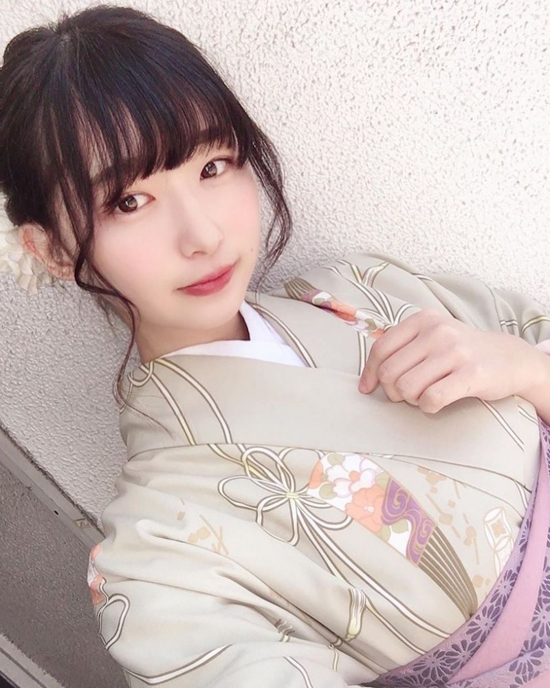 日本00后温柔系美少女我妻ゆりか让你心疼的想呵护！