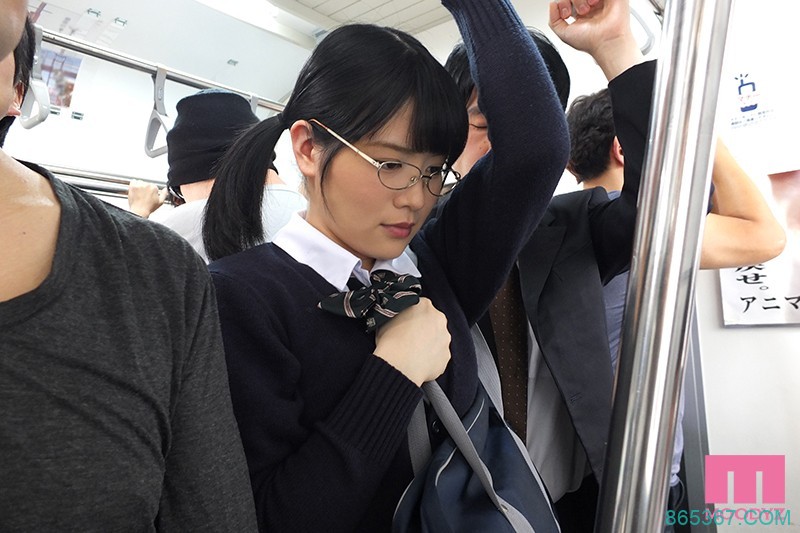 MIDE-647 ：短裙学生妹“志田雪奈”遇电车痴汉，任由肉棒在后面一进一出！