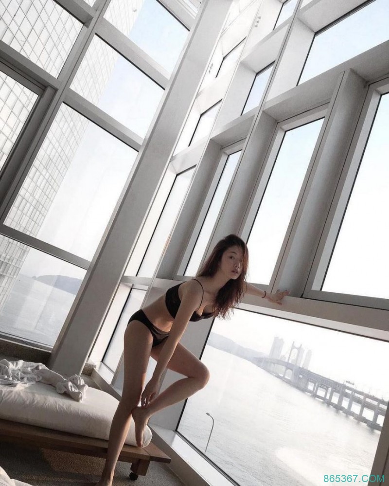 韩国性感大长腿美女前凸后翘性感比基尼泳装热辣诱惑写真