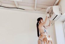 女技师穿比基尼修冷气！上工解放遮不住　美胸溢出太犯规