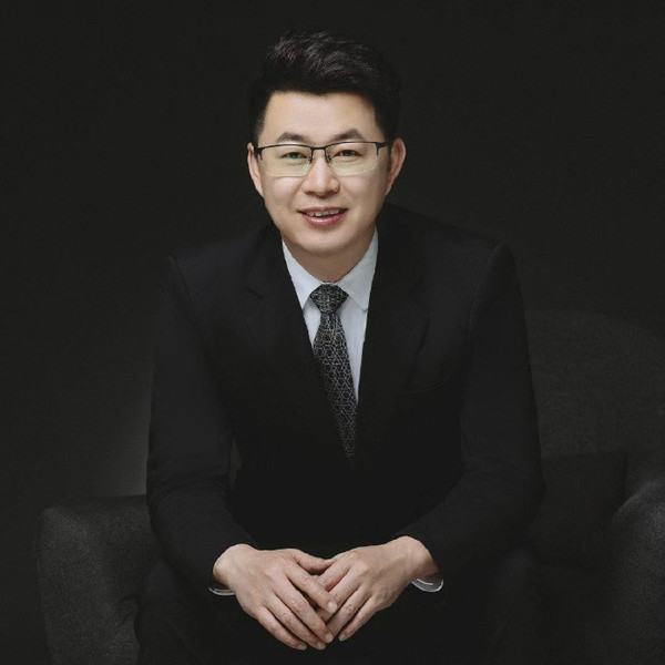 荣耀前CMO姜海荣晒深蓝工牌 董事长邓承浩发文祝贺