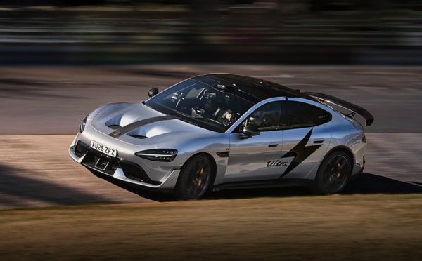 小米SU7 Ultra 纽博格林开通抖音官方账号 置顶小米SU7 Ultra高光时刻